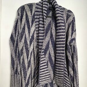 Romeo and Juliet Couture off white and navy cardigan. Stylish and perfect fit.